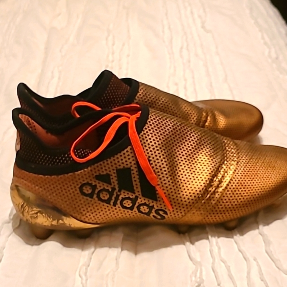 Soccer cleats